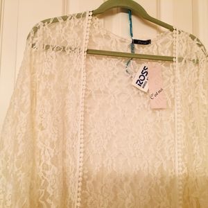 BEAUTIFUL CREAMY LACE DUSTER!! OS